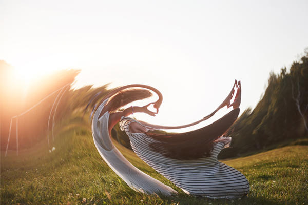 Retrato de madre e hija en el parque, imagen distorsionada