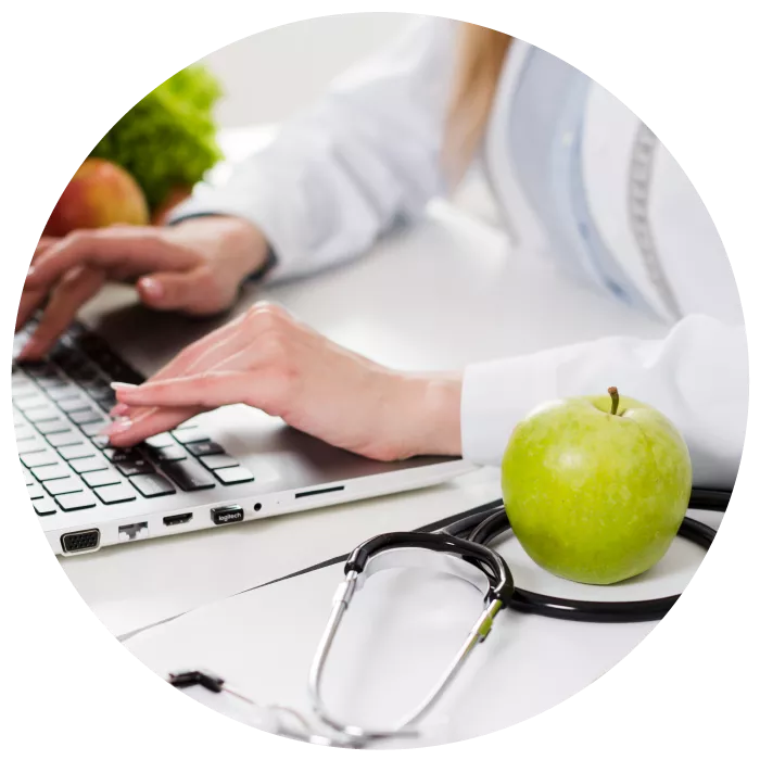 Las investigaciones emergentes sugieren que,  aunque no hay cura para la EM, los factores  relacionados con el estilo de vida, especialmente  la nutrición y el ejercicio, juegan un papel crucial  en el manejo de la enfermedad.